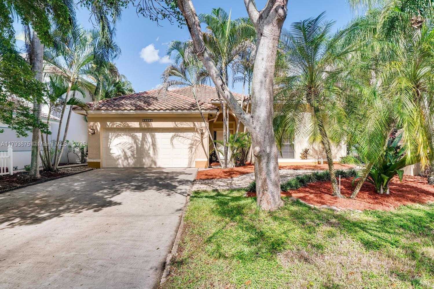 Small Image of 11675 BERRY DR, Cooper City Number 2