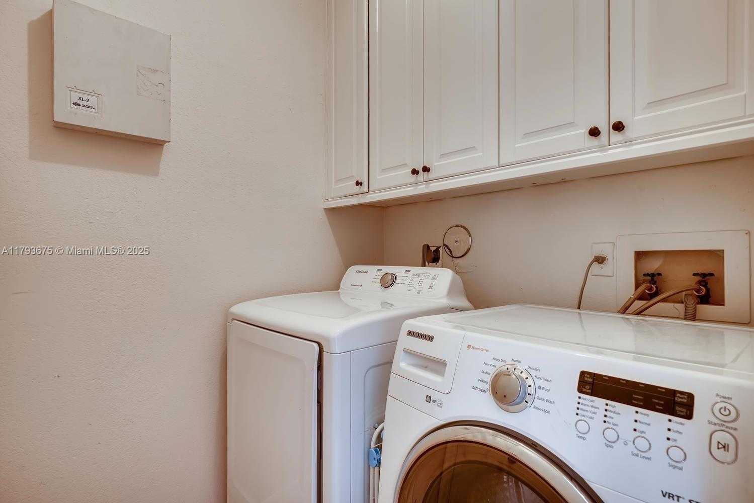 Small Image of 11675 BERRY DR, Cooper City Number 25