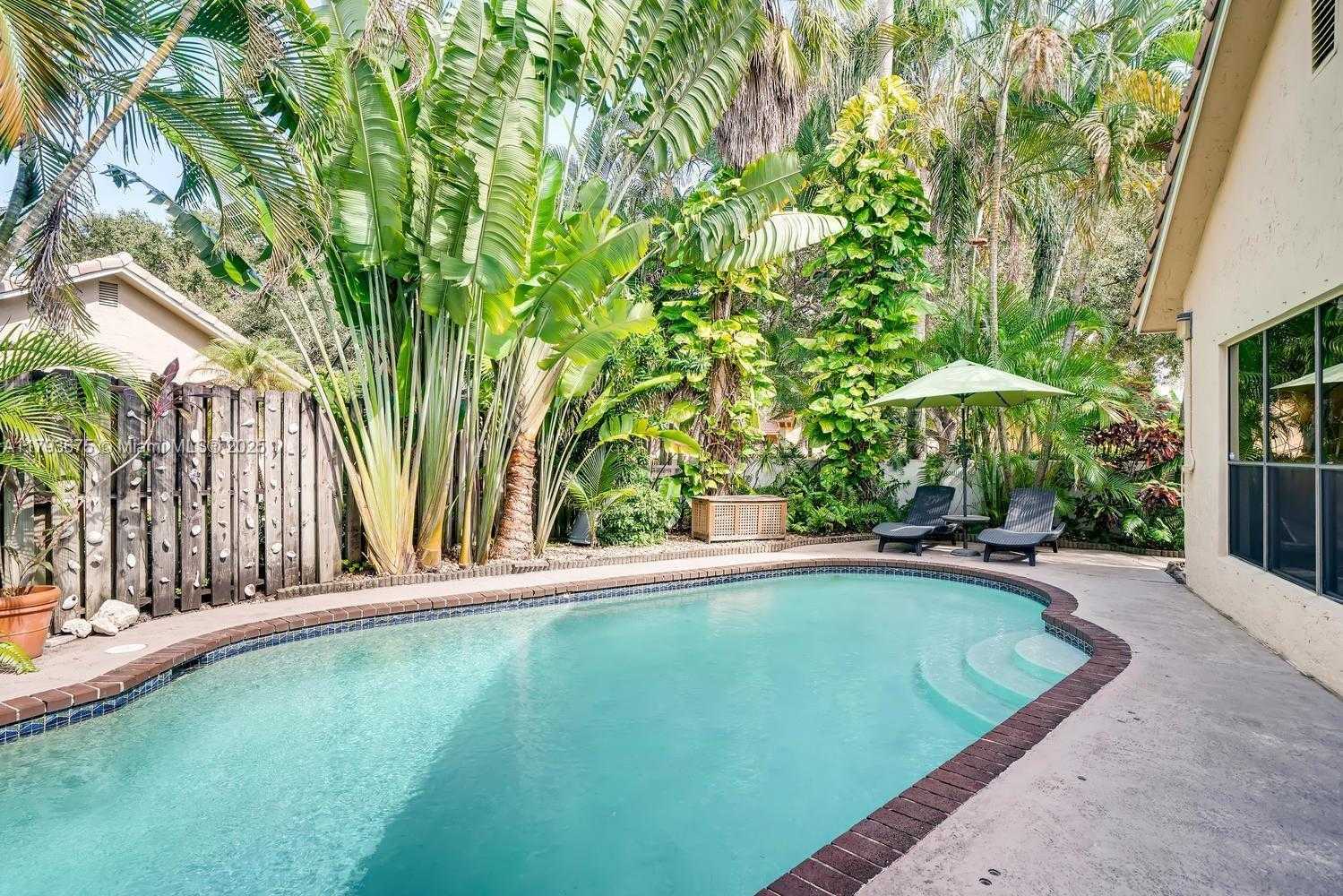 Small Image of 11675 BERRY DR, Cooper City Number 3