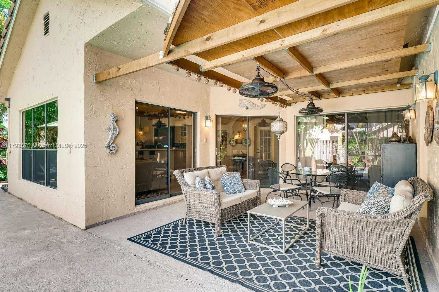 Small Image of 11675 BERRY DR, Cooper City Number 4