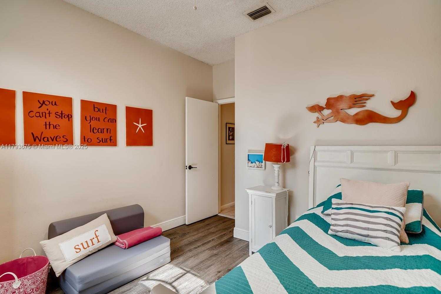 Small Image of 11675 BERRY DR, Cooper City Number 7