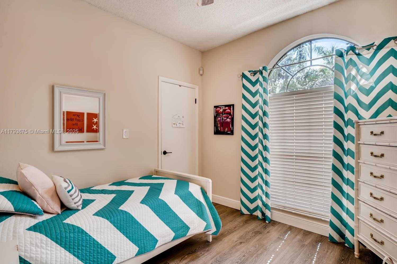Small Image of 11675 BERRY DR, Cooper City Number 8