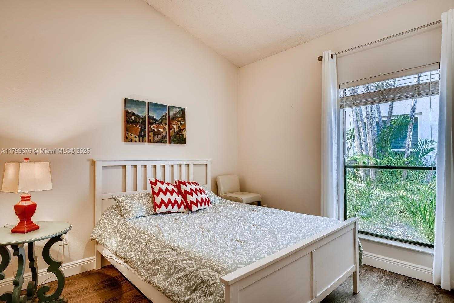 Small Image of 11675 BERRY DR, Cooper City Number 9