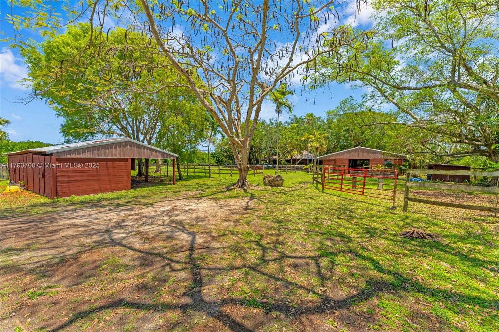 Small Image of 22800 SOUTH WEST 157TH AVE, Miami Number 30