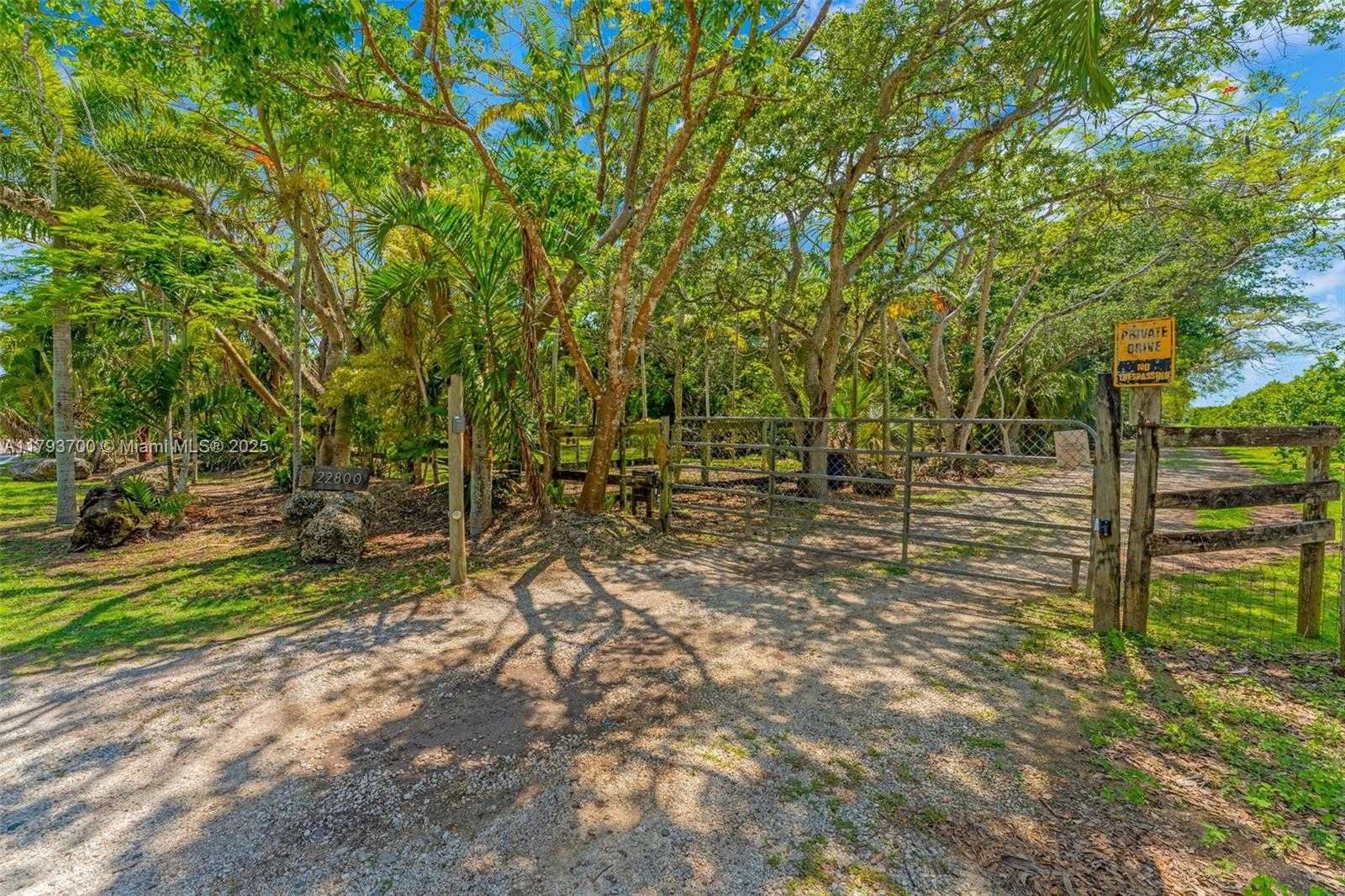 Small Image of 22800 SOUTH WEST 157TH AVE, Miami Number 39