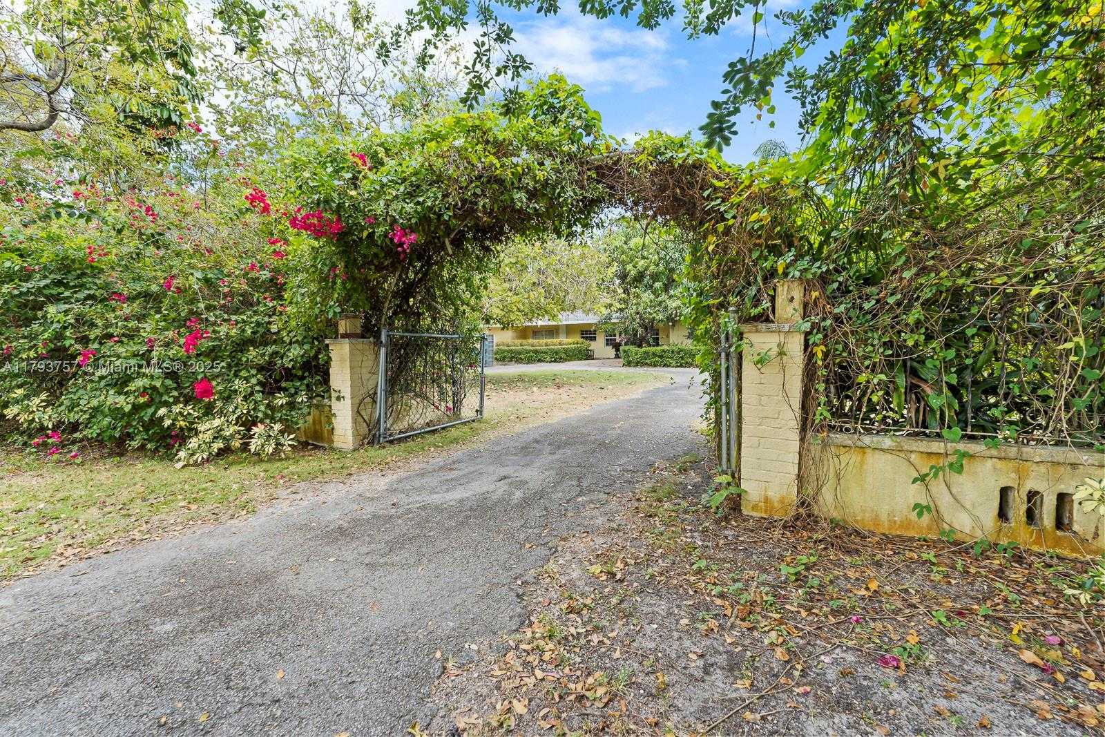 Small Image of 13101 SOUTH WEST 82ND AVE, Pinecrest Number 41