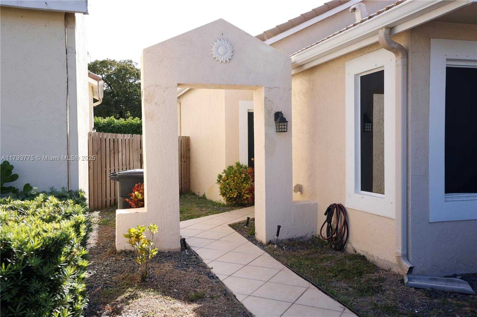 Small Image of 10181 NORTH WEST 4TH ST, Plantation Number 30