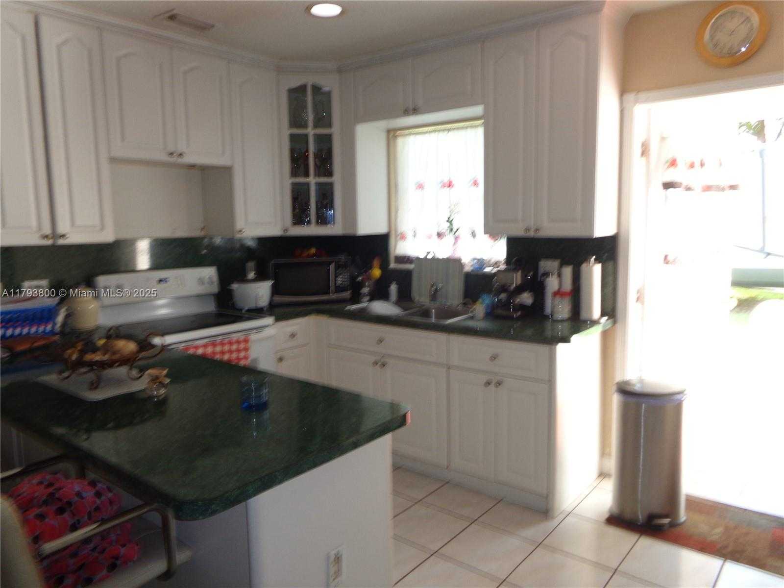 Small Image of 10020 DOMINICAN DR, Cutler Bay Number 17