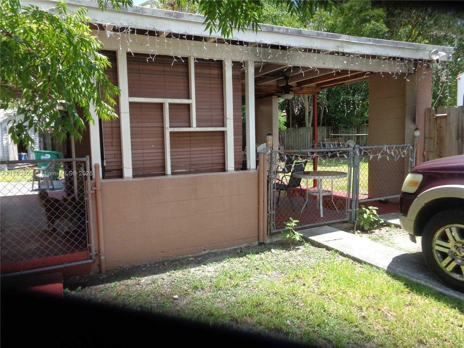Small Image of 10020 DOMINICAN DR, Cutler Bay Number 2