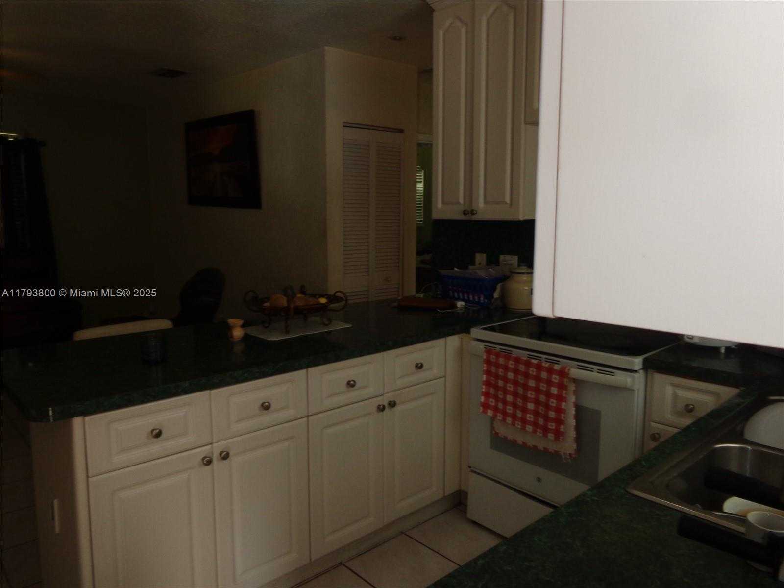 Small Image of 10020 DOMINICAN DR, Cutler Bay Number 27