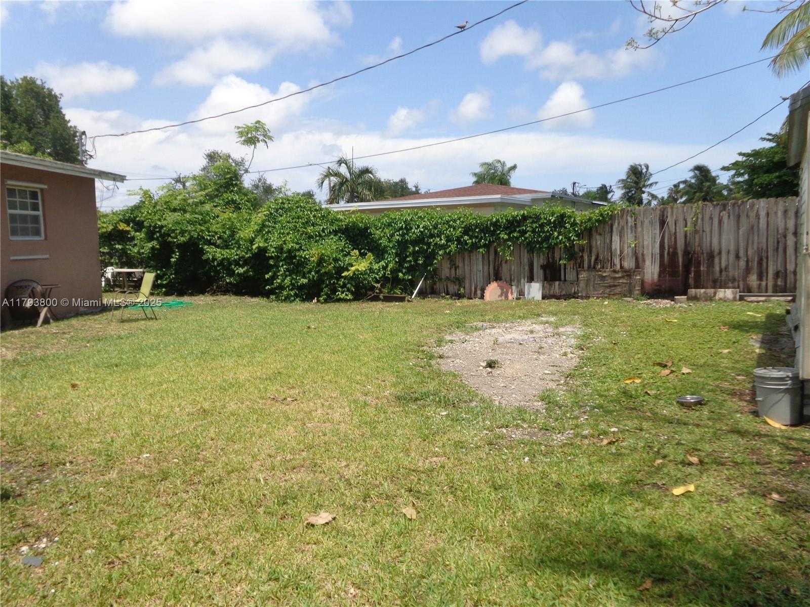 Small Image of 10020 DOMINICAN DR, Cutler Bay Number 7