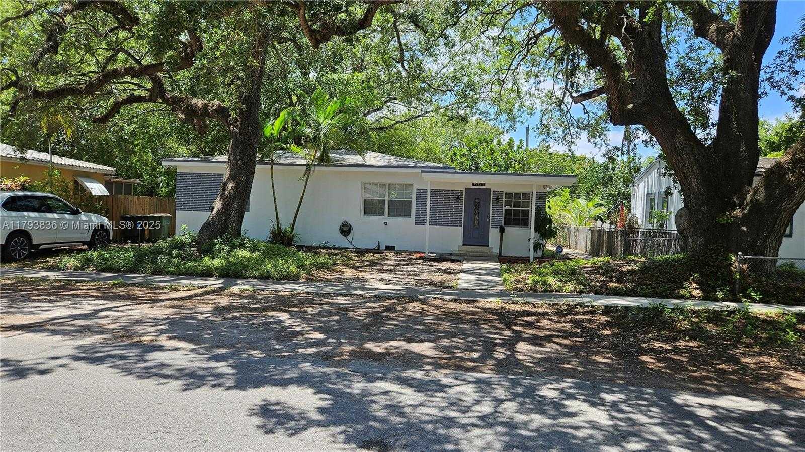 Small Image of 12120 NORTH EAST 11TH PL, North Miami Number 18