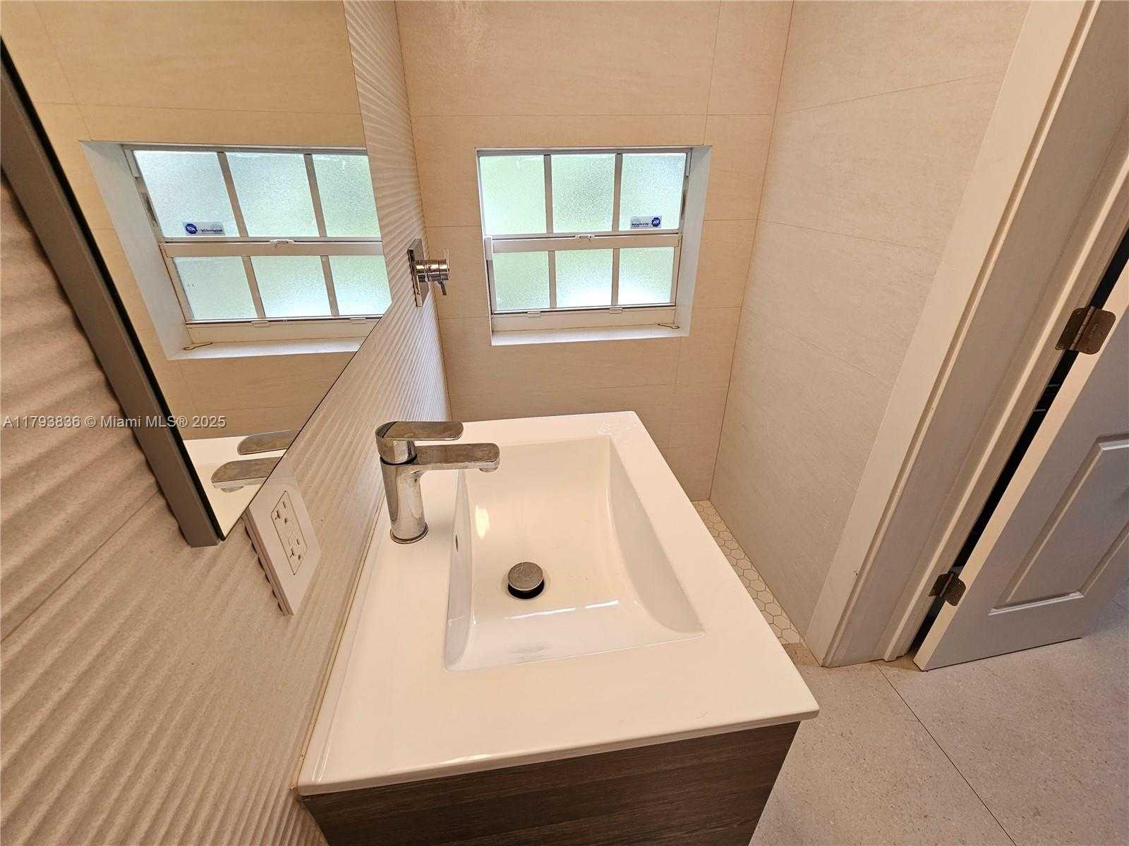 Small Image of 12120 NORTH EAST 11TH PL, North Miami Number 41