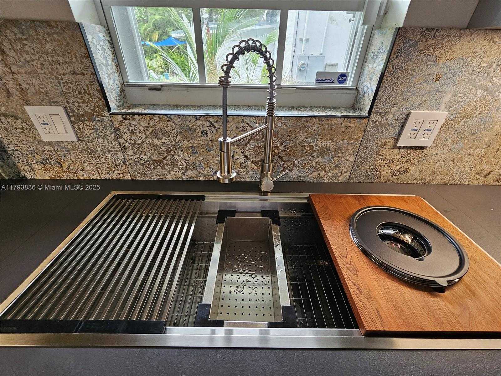 Small Image of 12120 NORTH EAST 11TH PL, North Miami Number 46