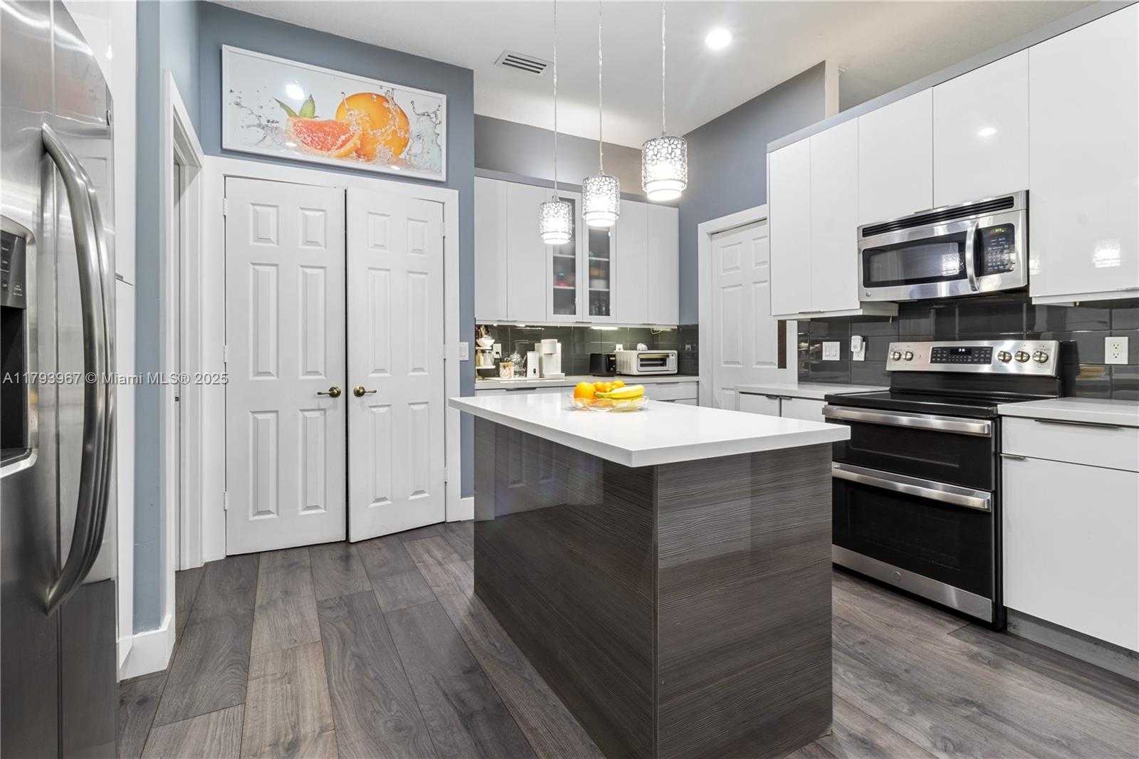 Small Image of 1046 SOUTH WEST 159TH WAY, Pembroke Pines Number 12