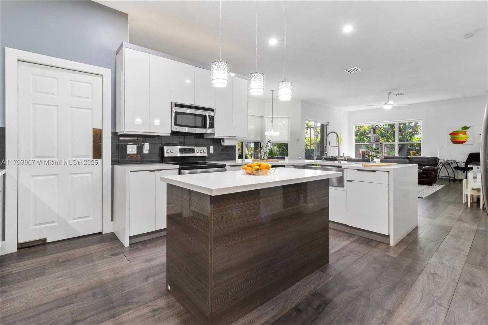 Small Image of 1046 SOUTH WEST 159TH WAY, Pembroke Pines Number 13