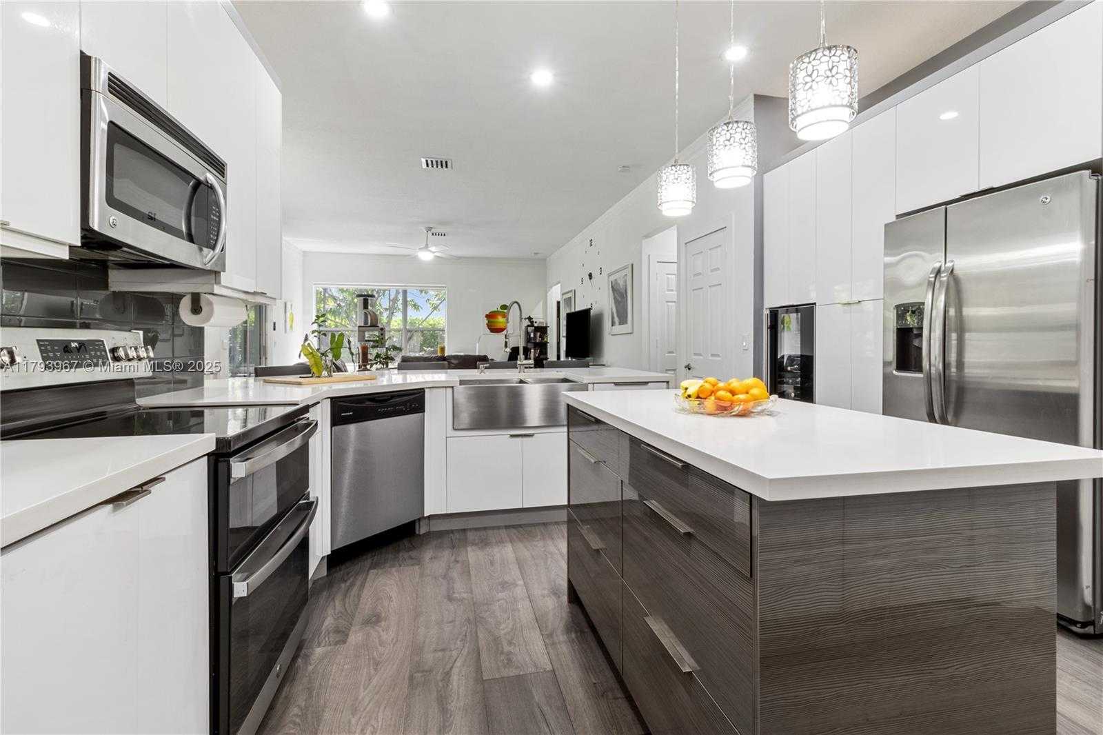 Small Image of 1046 SOUTH WEST 159TH WAY, Pembroke Pines Number 17