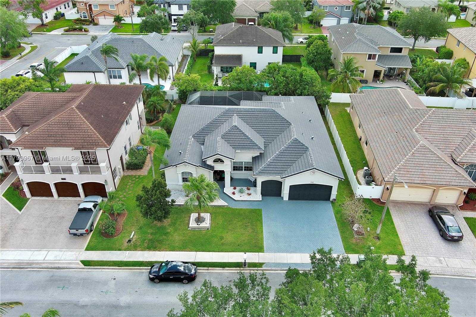 Small Image of 1046 SOUTH WEST 159TH WAY, Pembroke Pines Number 2