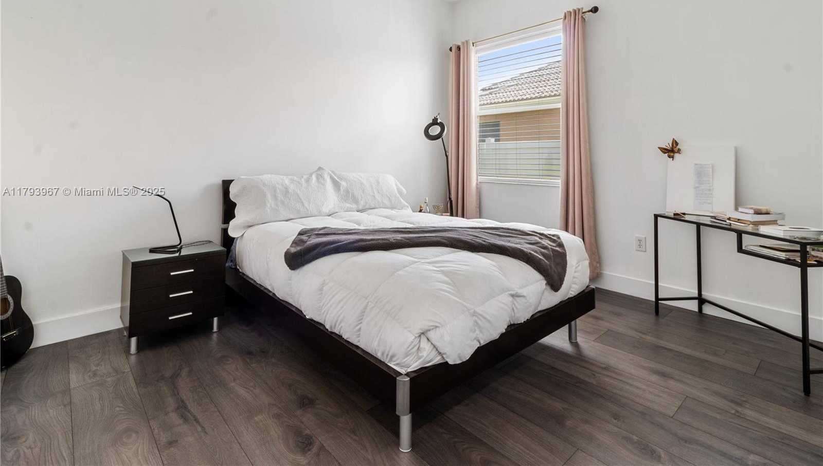 Small Image of 1046 SOUTH WEST 159TH WAY, Pembroke Pines Number 21
