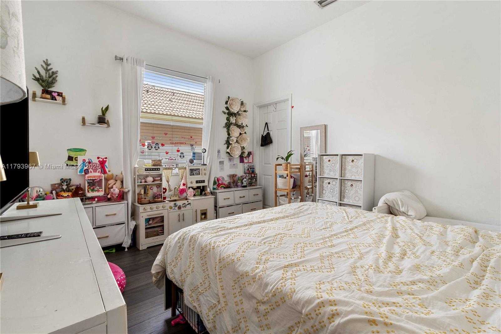 Small Image of 1046 SOUTH WEST 159TH WAY, Pembroke Pines Number 23
