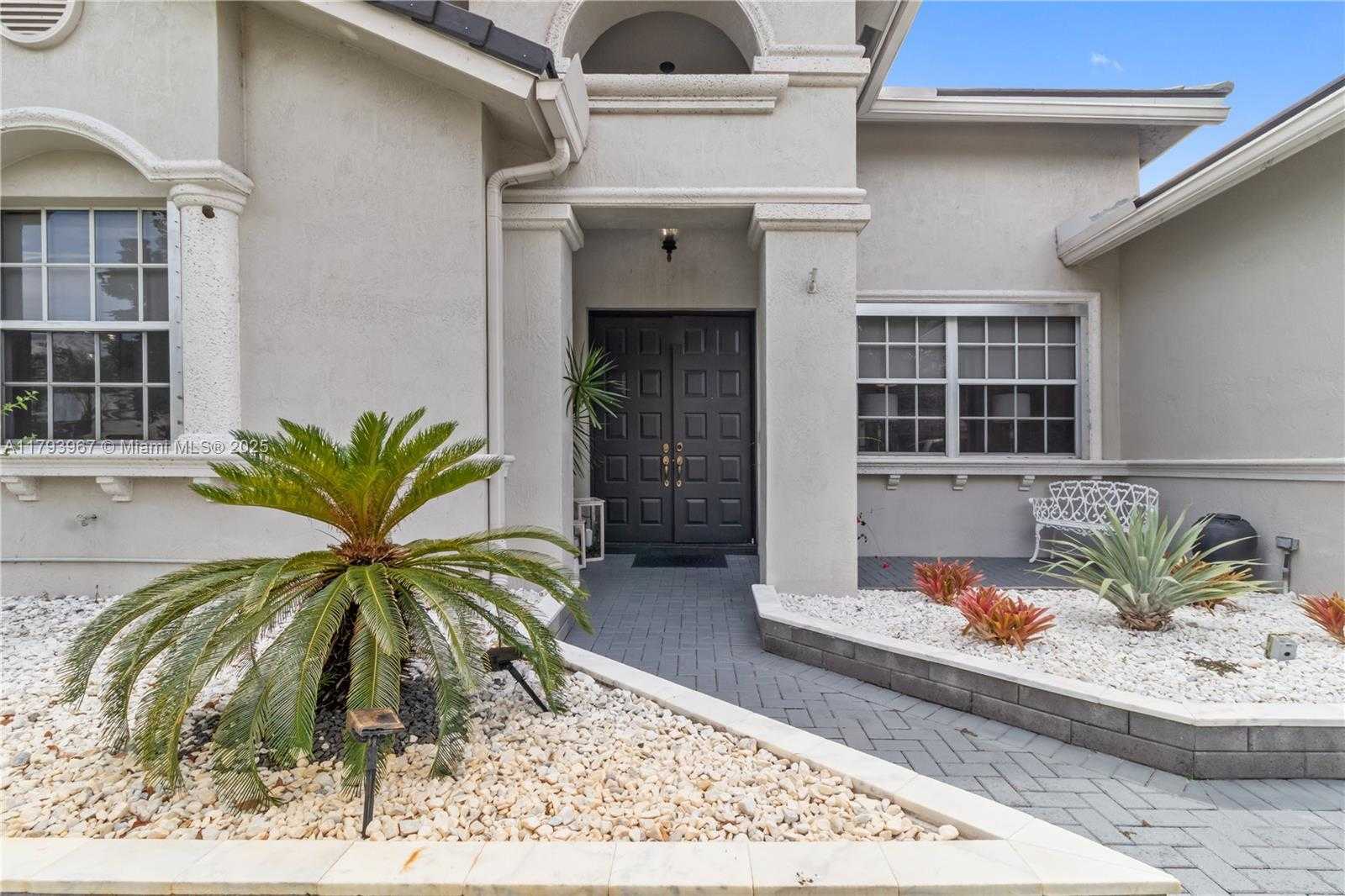 Small Image of 1046 SOUTH WEST 159TH WAY, Pembroke Pines Number 3