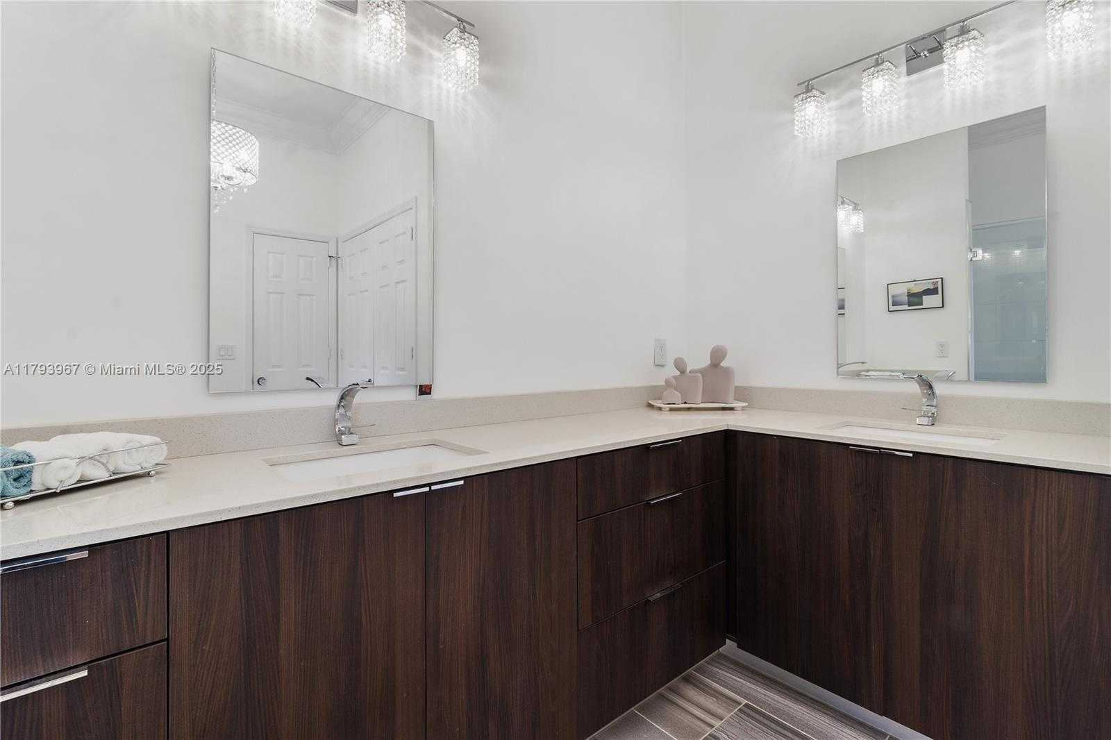 Small Image of 1046 SOUTH WEST 159TH WAY, Pembroke Pines Number 30