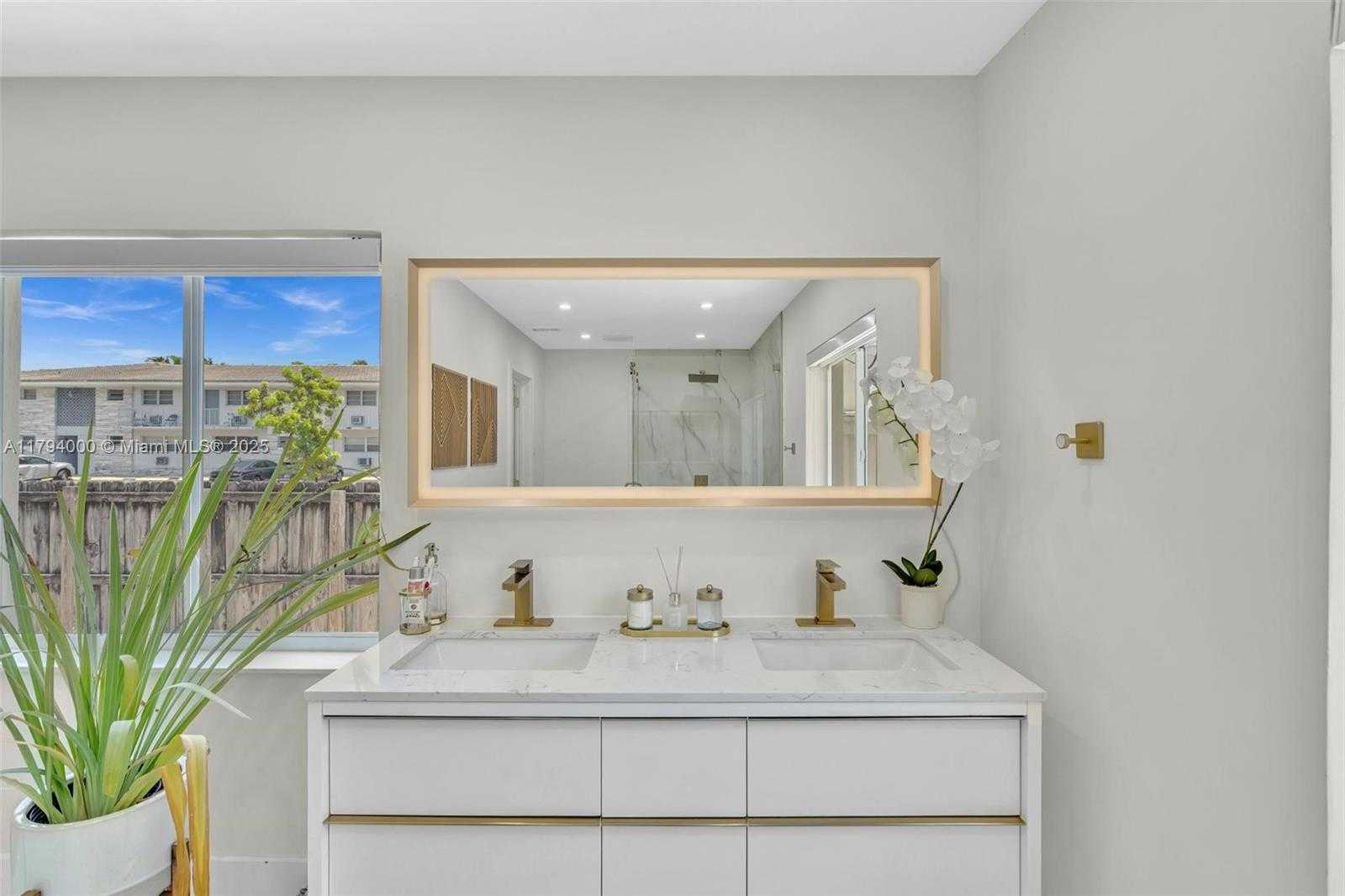Small Image of 1402 FLETCHER ST, Hollywood Number 11