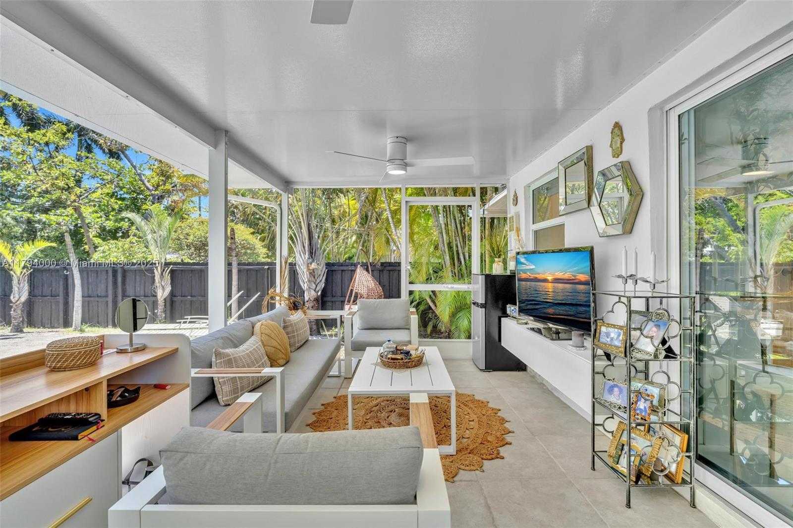 Small Image of 1402 FLETCHER ST, Hollywood Number 15