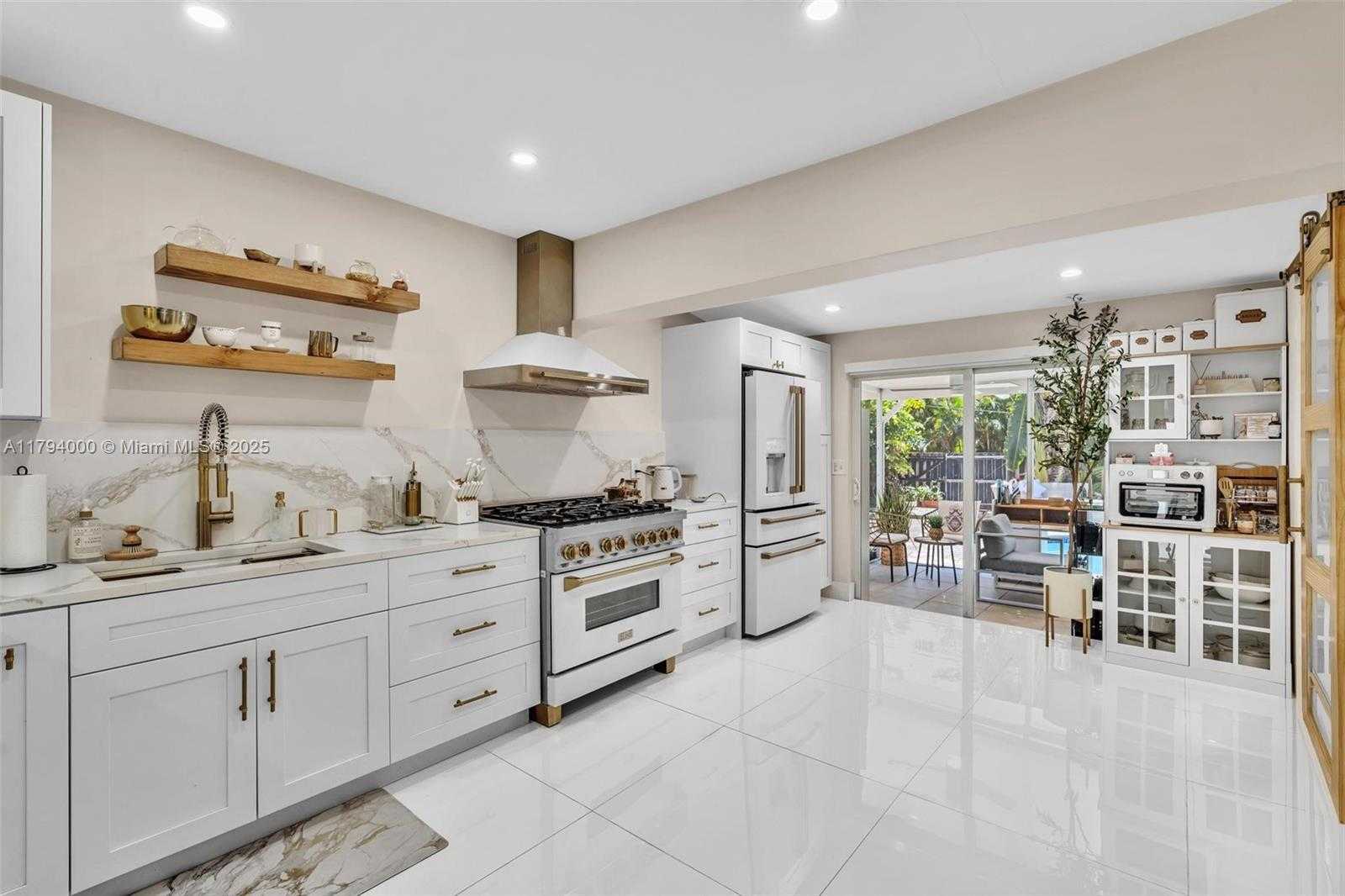 Small Image of 1402 FLETCHER ST, Hollywood Number 4