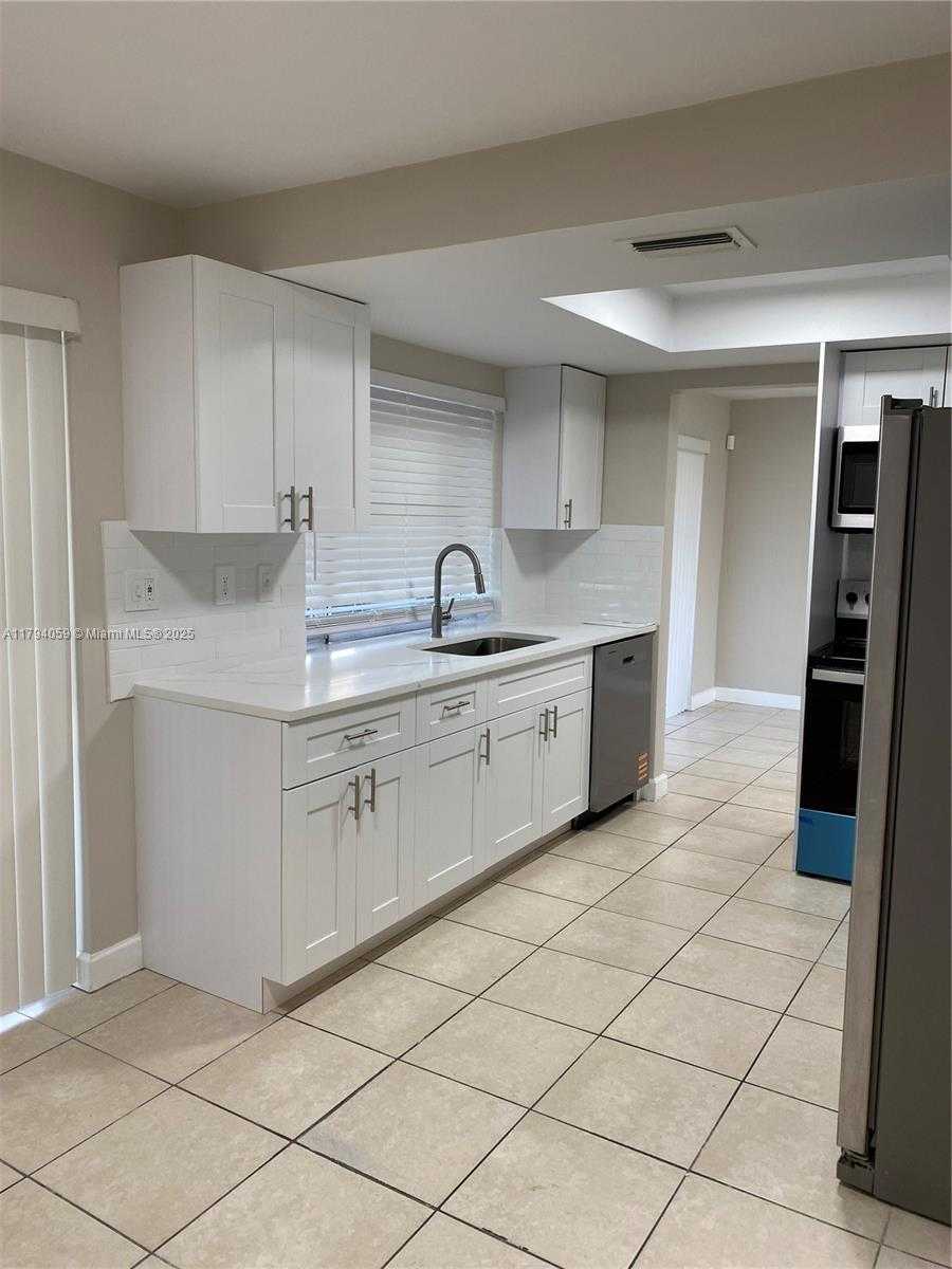 Small Image of 5009 NORTH WEST 51ST CT, Tamarac Number 28