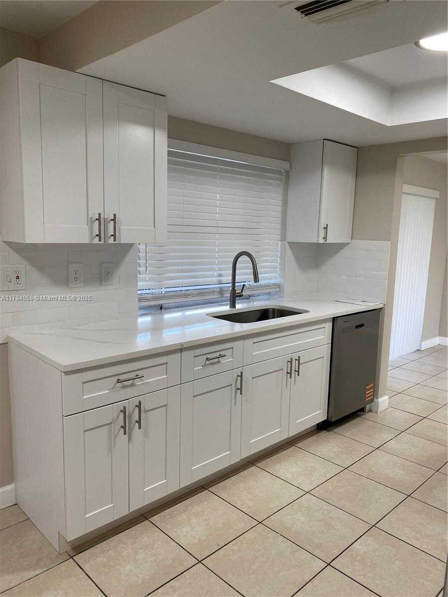Small Image of 5009 NORTH WEST 51ST CT, Tamarac Number 30