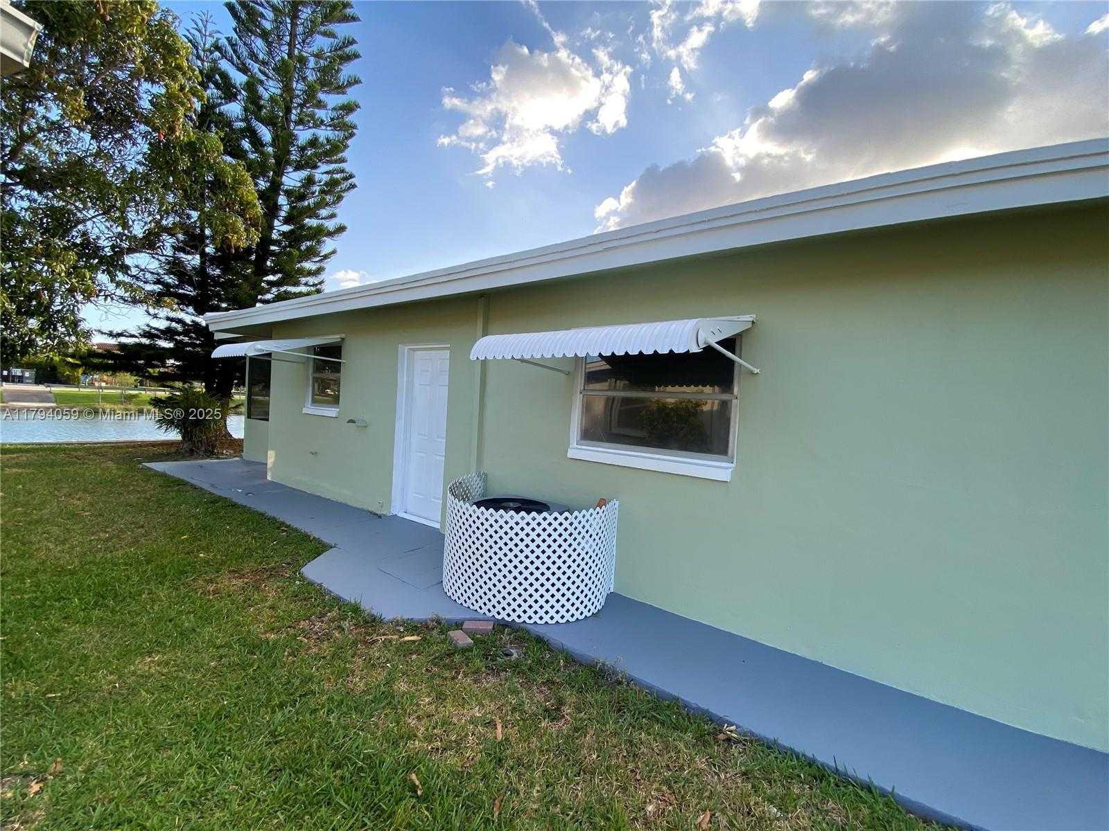 Small Image of 5009 NORTH WEST 51ST CT, Tamarac Number 5
