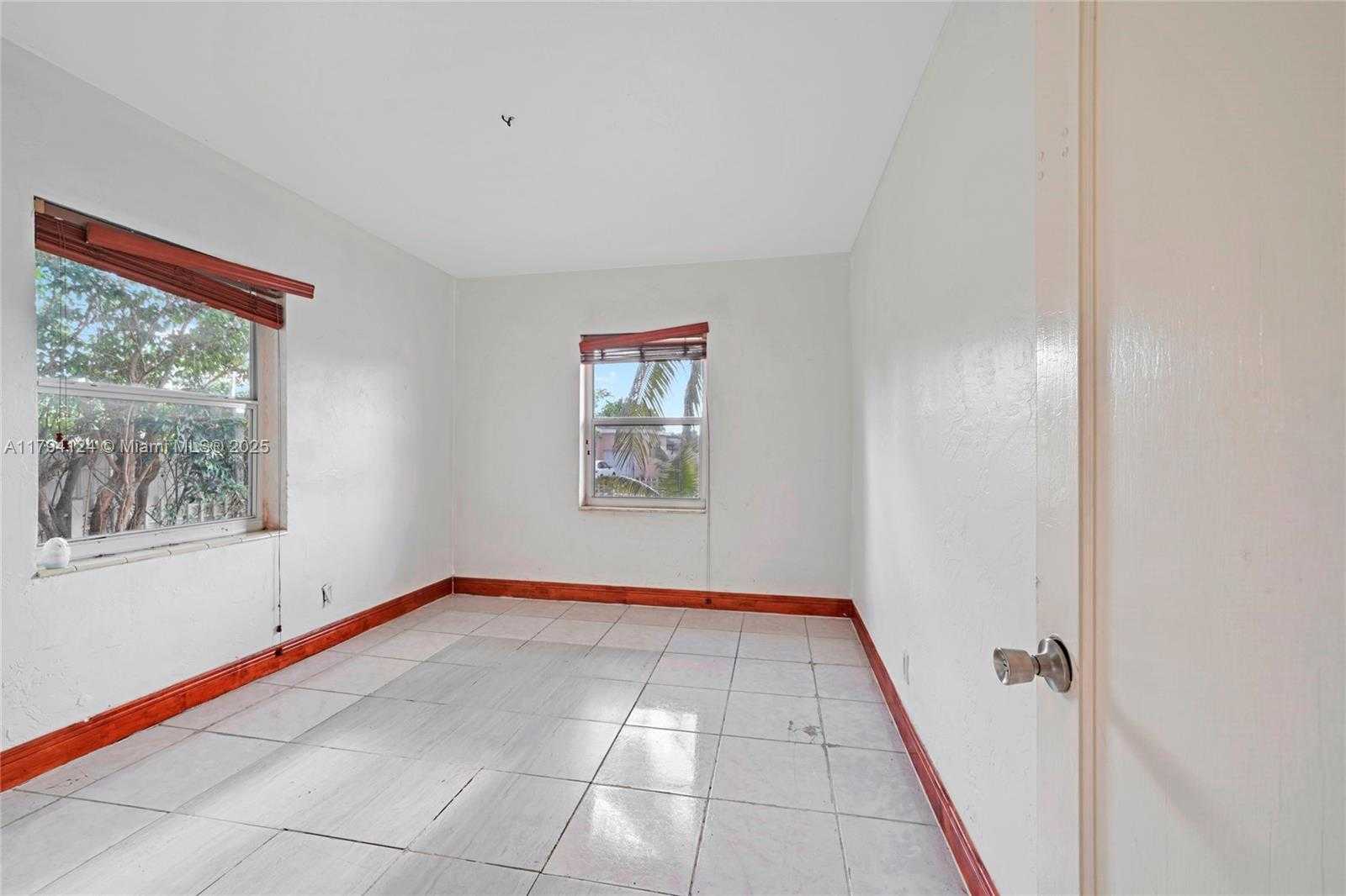 Small Image of 4241 WEST 1ST AVE, Hialeah Number 14