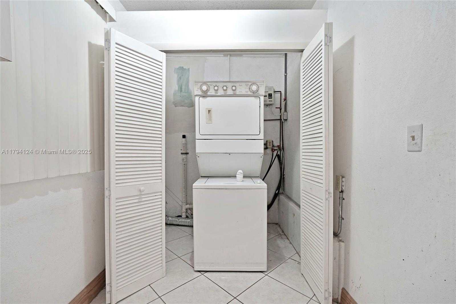 Small Image of 4241 WEST 1ST AVE, Hialeah Number 24