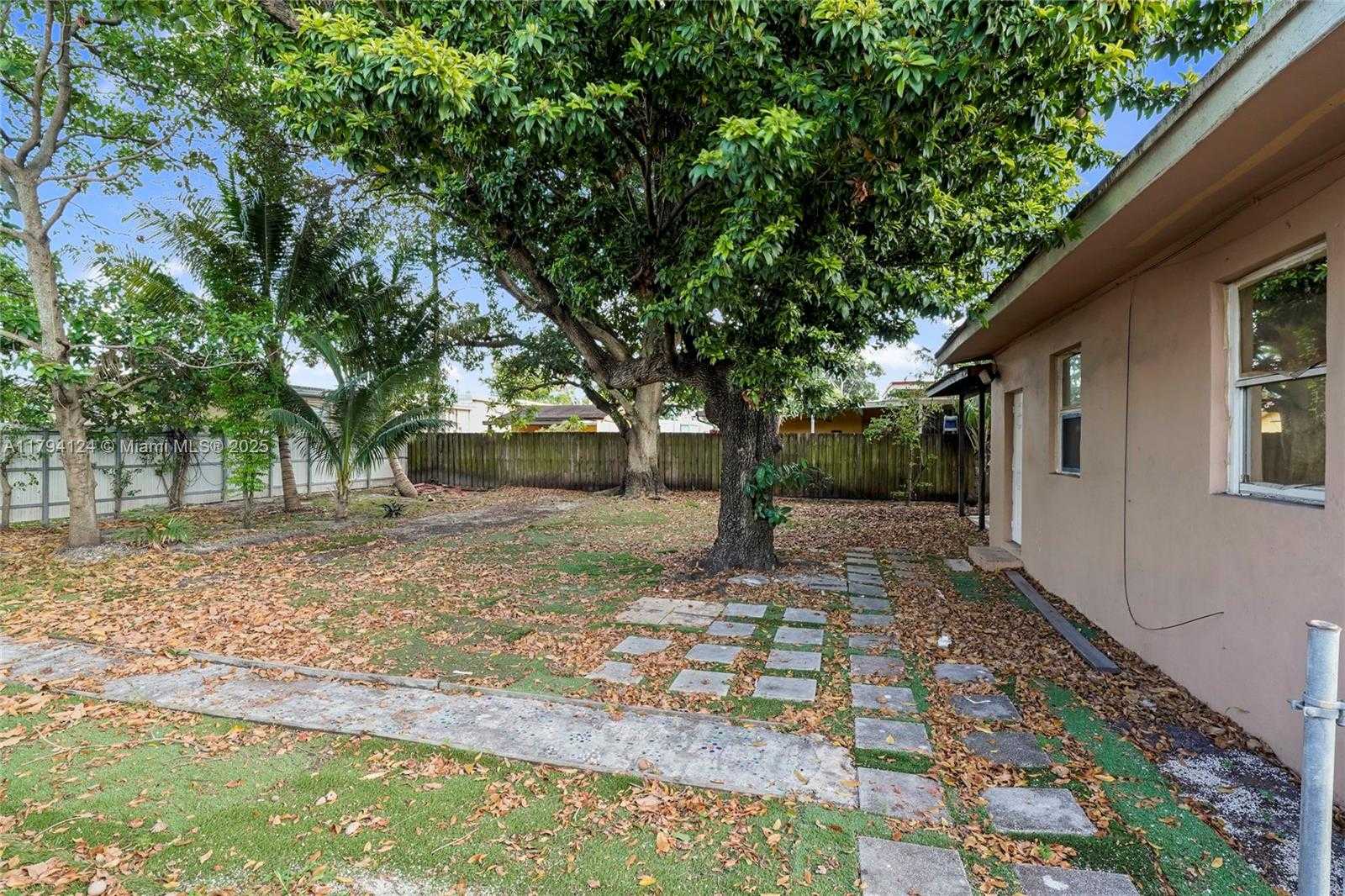 Small Image of 4241 WEST 1ST AVE, Hialeah Number 28