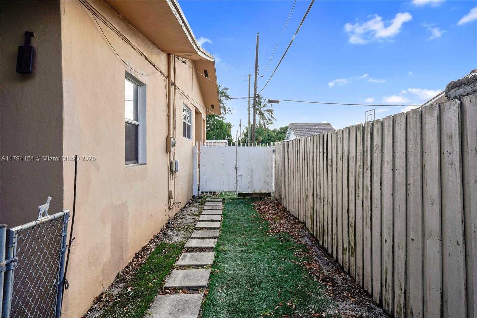 Small Image of 4241 WEST 1ST AVE, Hialeah Number 33