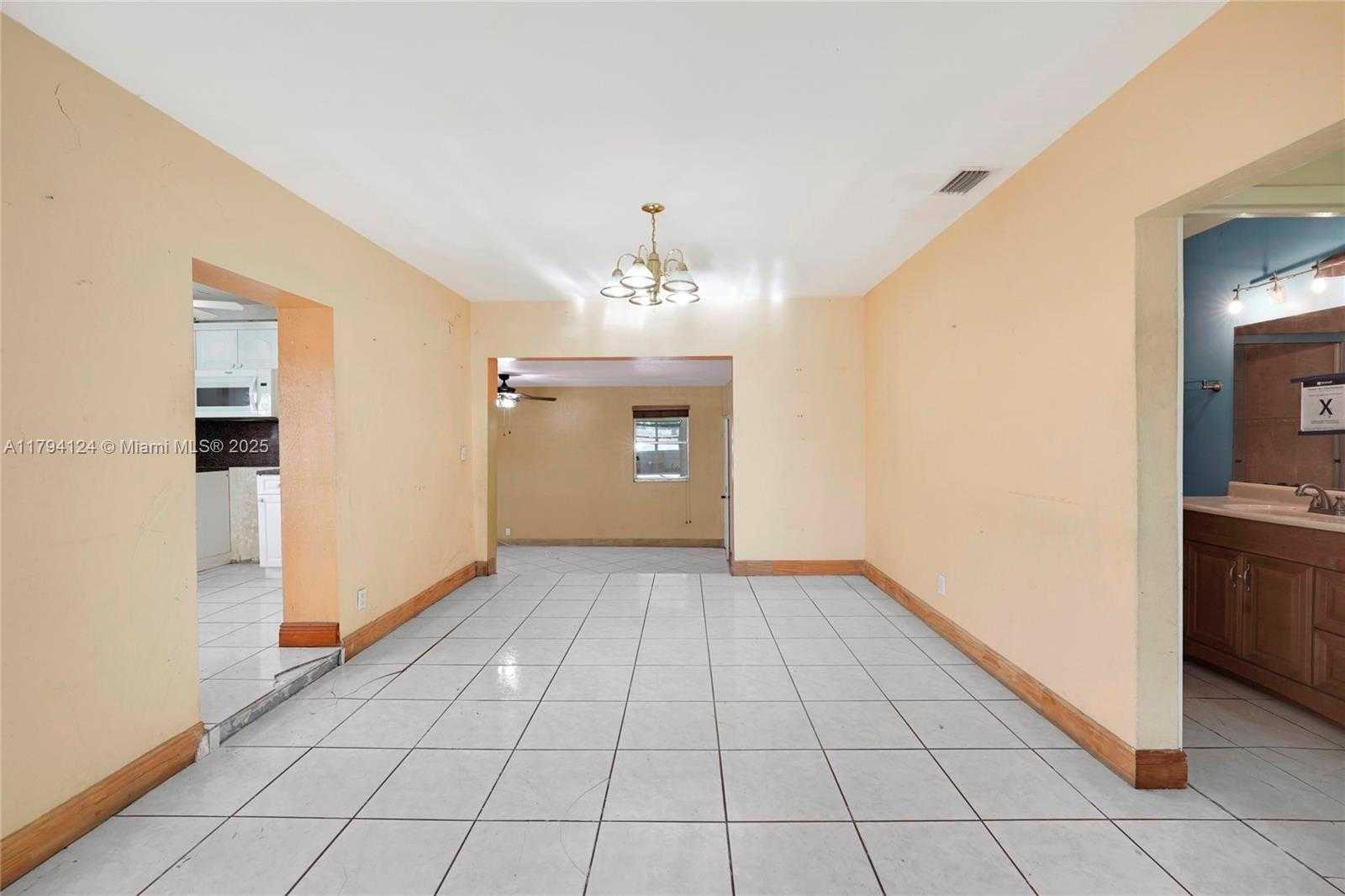 Small Image of 4241 WEST 1ST AVE, Hialeah Number 6