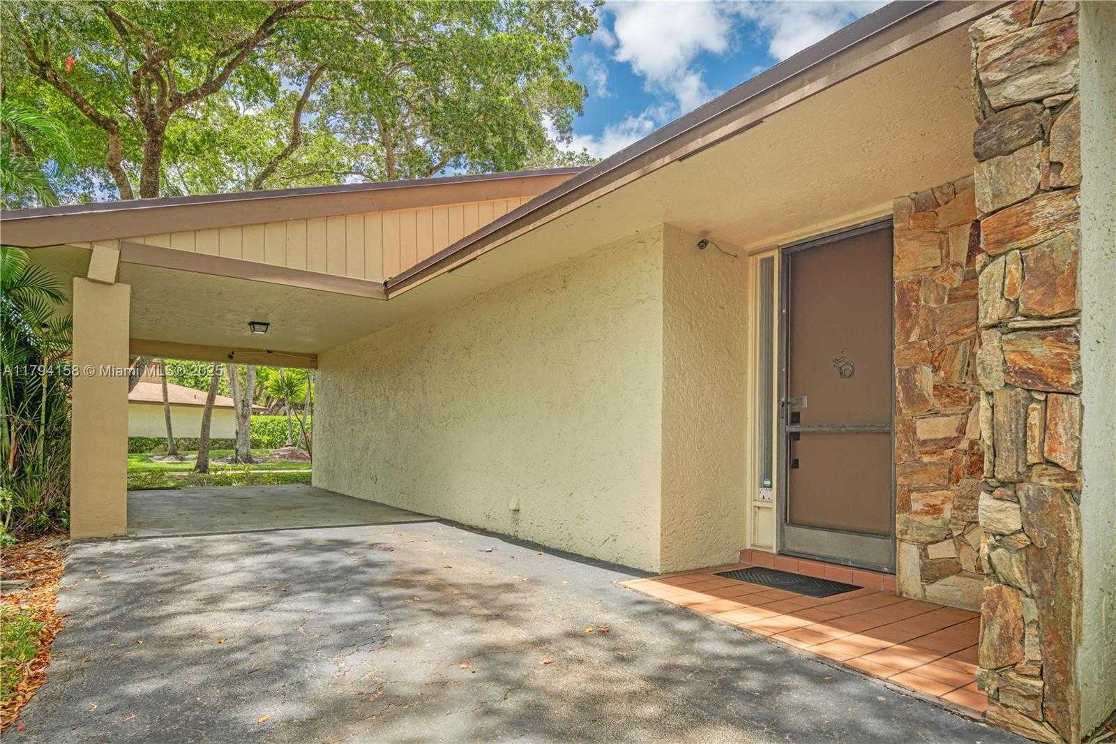 Small Image of 8097 ROYAL PALM CIR, Tamarac Number 3