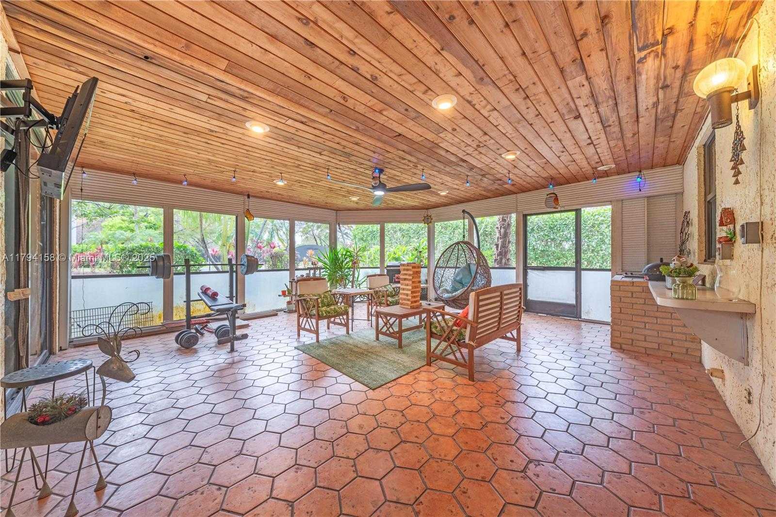 Small Image of 8097 ROYAL PALM CIR, Tamarac Number 31