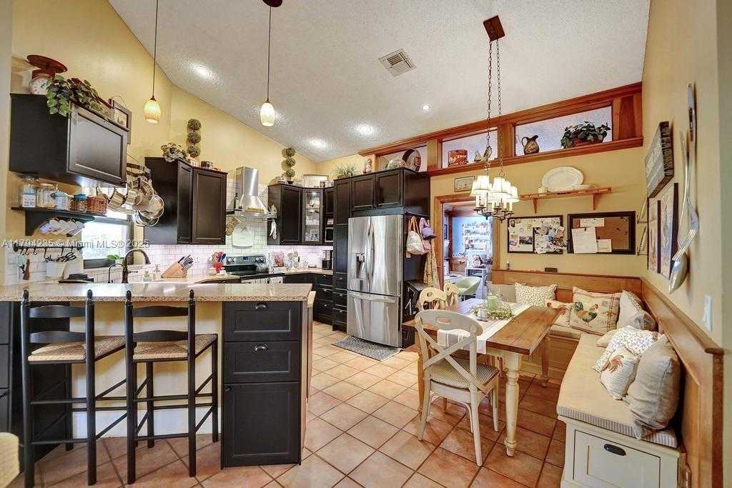 Small Image of 9682 RIDGECREST CT, Davie Number 10