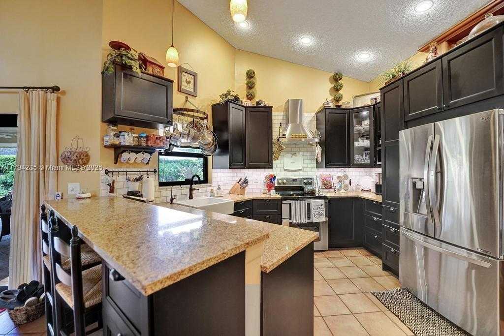 Small Image of 9682 RIDGECREST CT, Davie Number 11
