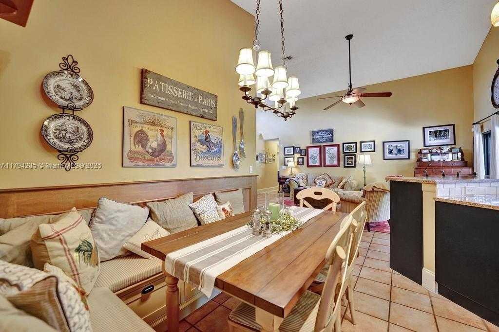 Small Image of 9682 RIDGECREST CT, Davie Number 16