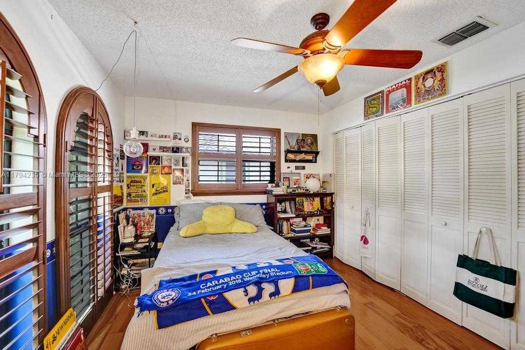 Small Image of 9682 RIDGECREST CT, Davie Number 18