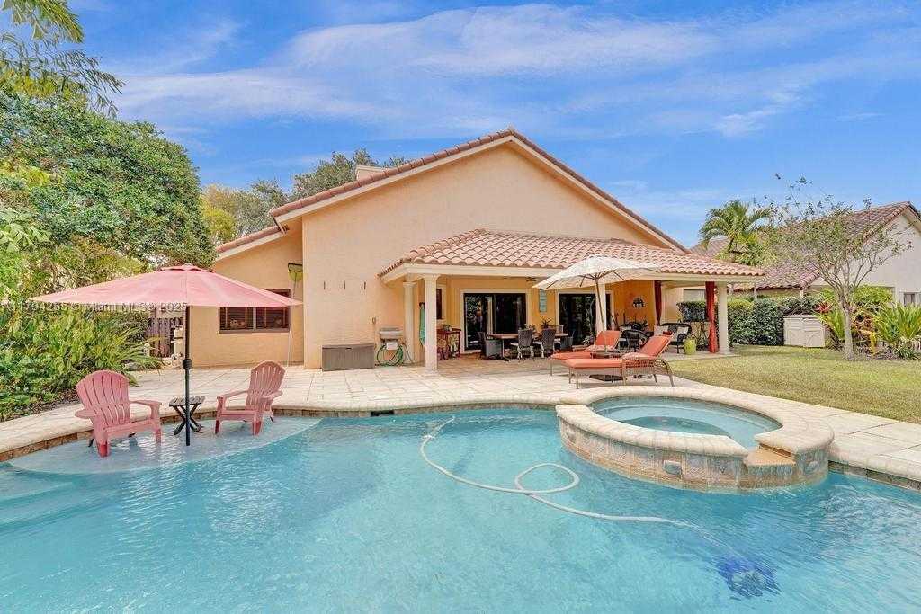 Small Image of 9682 RIDGECREST CT, Davie Number 2