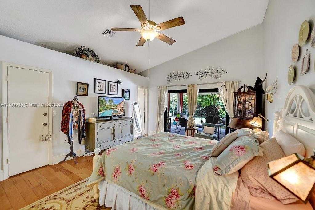 Small Image of 9682 RIDGECREST CT, Davie Number 23