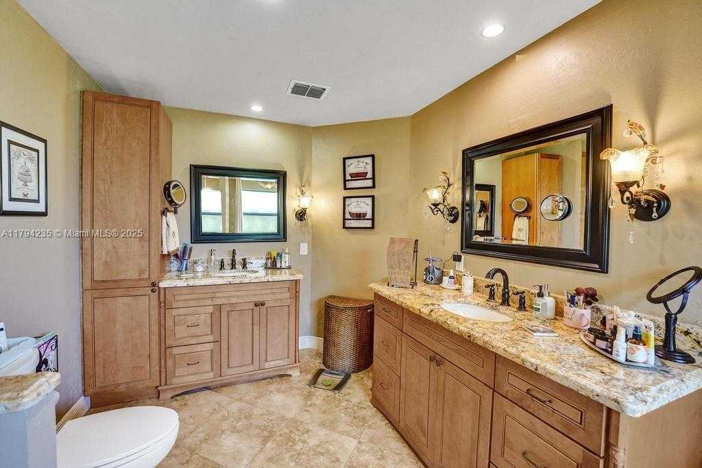 Small Image of 9682 RIDGECREST CT, Davie Number 24