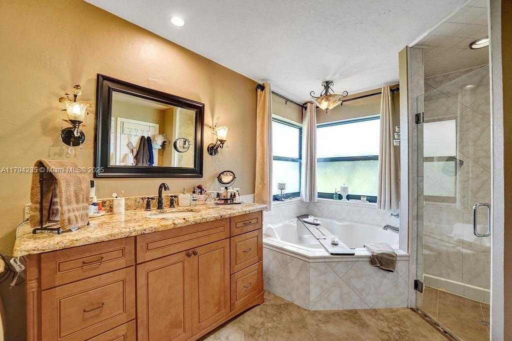 Small Image of 9682 RIDGECREST CT, Davie Number 25