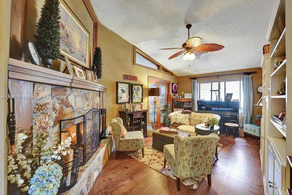 Small Image of 9682 RIDGECREST CT, Davie Number 32