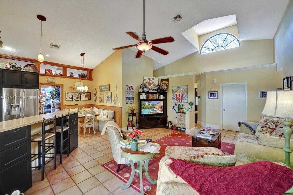 Small Image of 9682 RIDGECREST CT, Davie Number 43