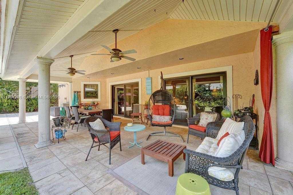 Small Image of 9682 RIDGECREST CT, Davie Number 5